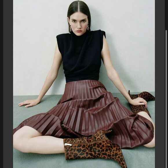 Zara faux leather pleated skirt side zip - Picture 3 of 13